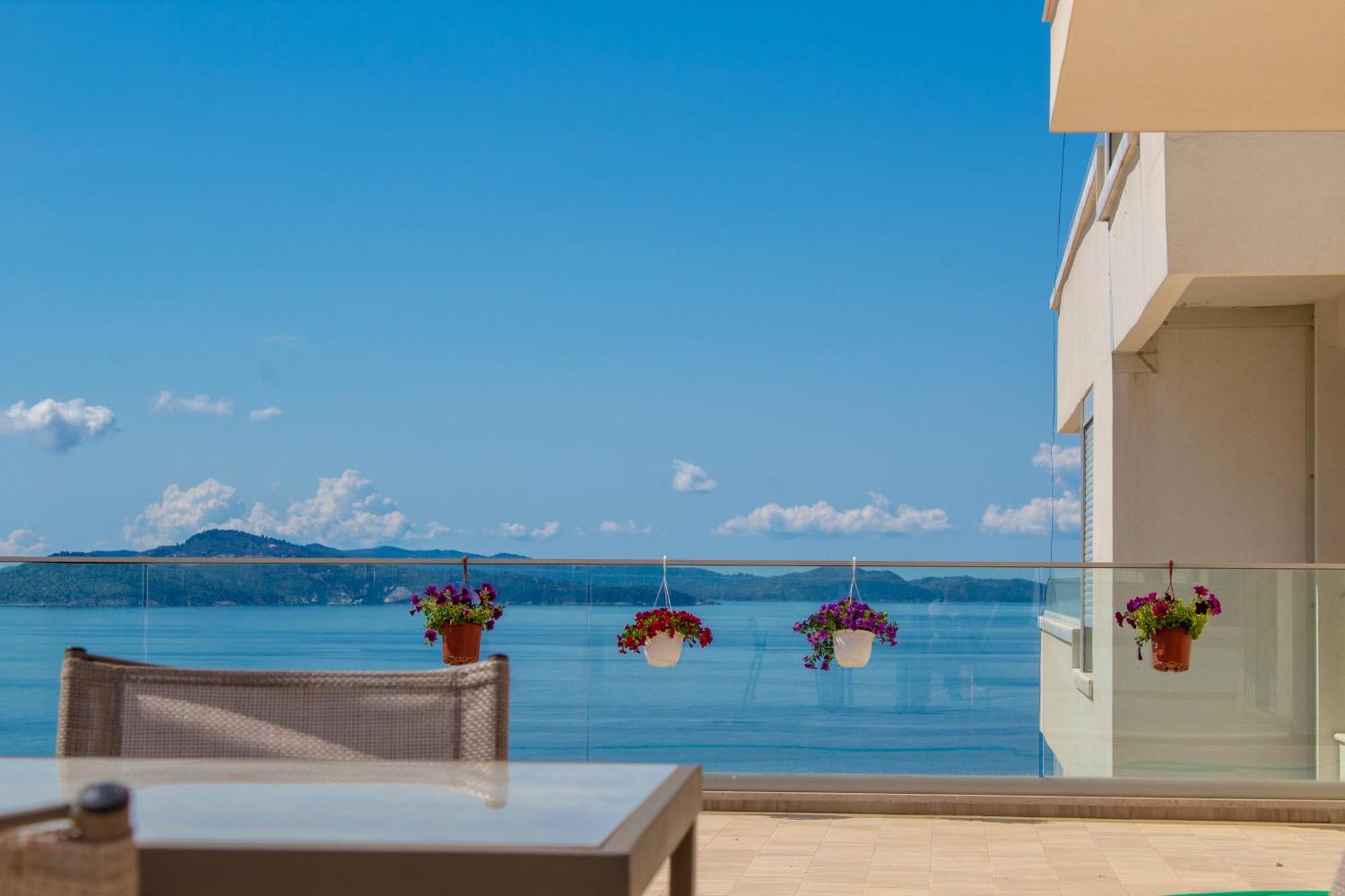 Luxury Sea View Apartaments Sarandë エクステリア 写真